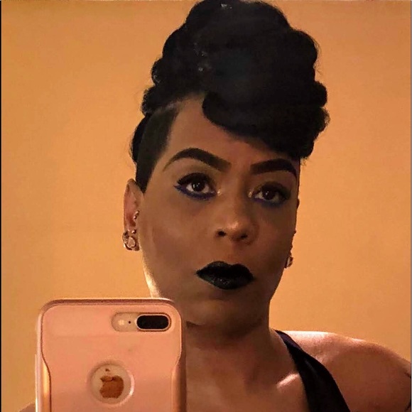 Meet your Posher, Erykah - Picture 2 of 9